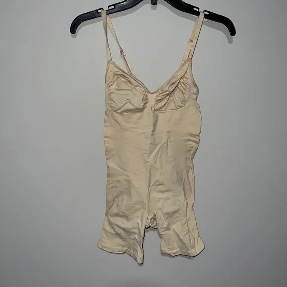 SKIMS SEAMLESS SCULPT MID THING BODYSUIT sand 3x - Picture 5 of 7